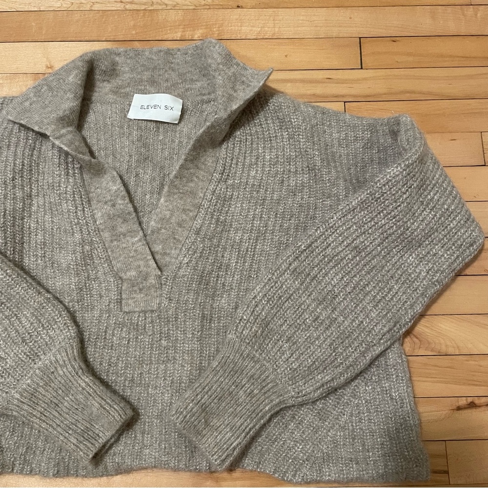 Eleven Six oatmeal cropped Sweater